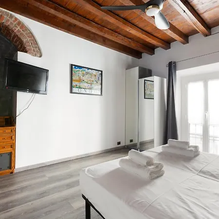 דירה Guesthost - Stylish Industrial Flat Near Navigli